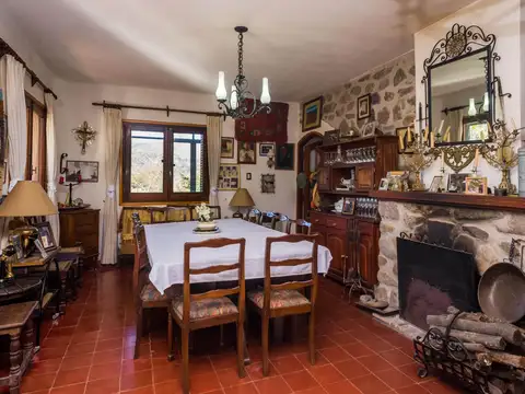 Casa en Venta con 3 cocheras