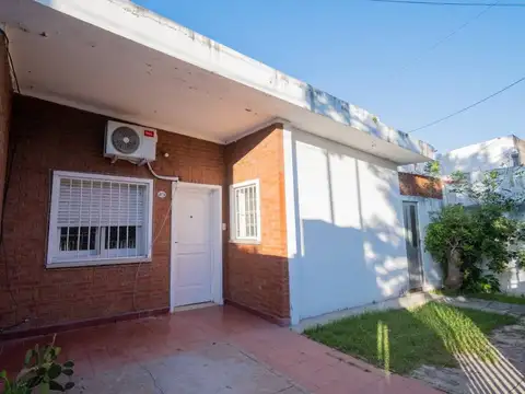 Casa en Sgto. Cabral 2 dormitorios y patio Verde