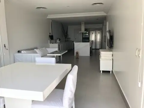 ALQUILER  CON MUEBLES CASA CON VISTA AL RIO EN SAN ISIDRO
