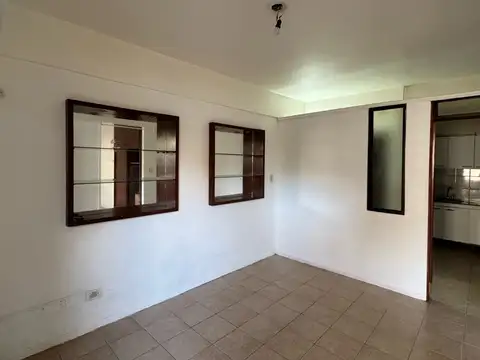 Venta PH monoambiente dividido al frente con entrada de auto, apto profesional. Villa Devoto.