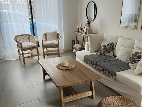 VENTA DUPLEX PILAR JARDIN Y COCHERA