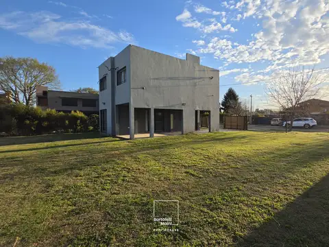 Casa en Alquiler en Funes Town, $ 1.590.000