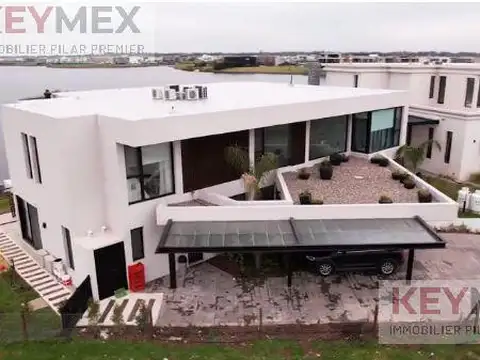 Casa 7 ambientes con 6 baños