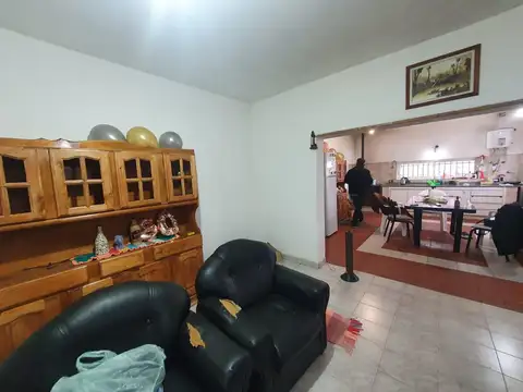 Casa 5 ambientes con 1 baño