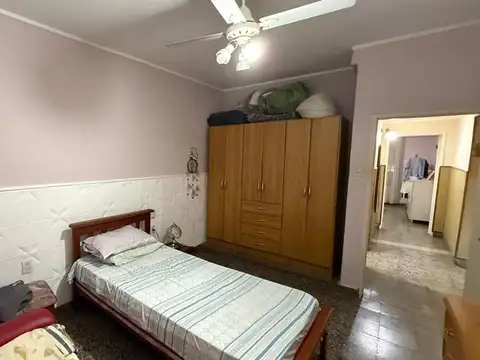 Casa 8 ambientes con 3 baños