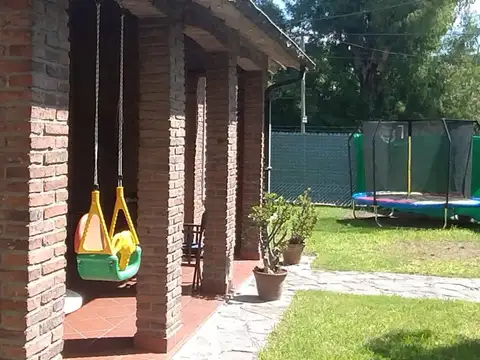 Casa 6 ambientes con 2 baños