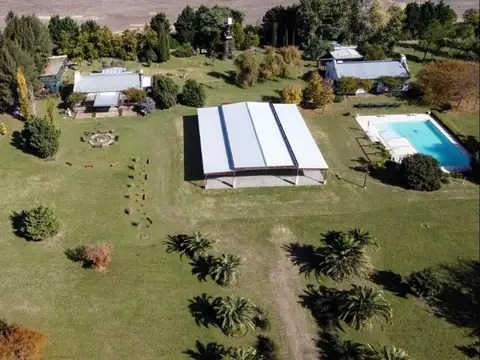 Campo de 32 ha. con importante infraestructura  a 4 km. de la Ruta 9 y 14 km. de Capilla del Señor