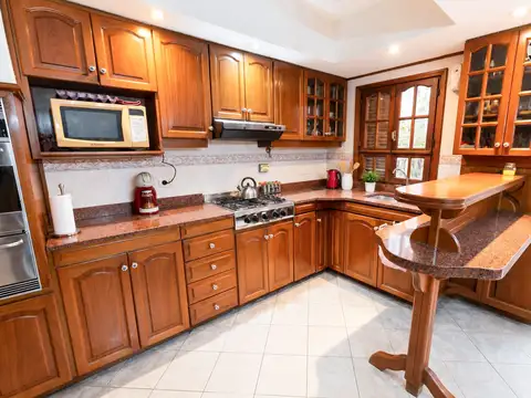 Venta casa  4 ambientes con quincho en Bernal