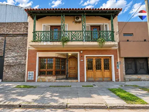 Venta casa  4 ambientes con quincho en Bernal