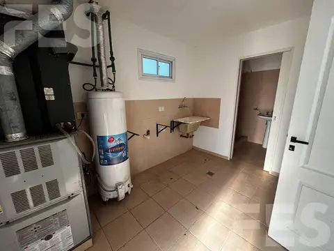 Casa en Alquiler con 2 cocheras