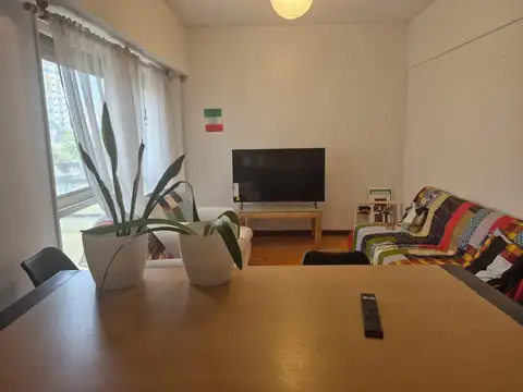 Departamento de 3 ambientes lateral