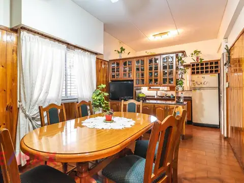 Casa 7 ambientes con 3 baños