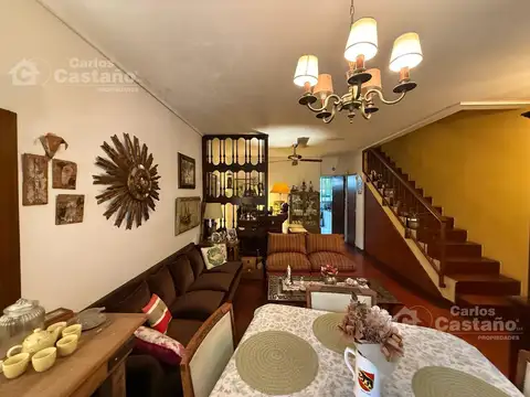 Pintoresco Dúplex 5 Amb. + Dep. de Servicio con 2 Cochera y Piscina