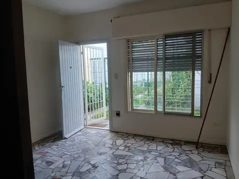Depto Tipo Casa en Alquiler en Quilmes, $ 680.000