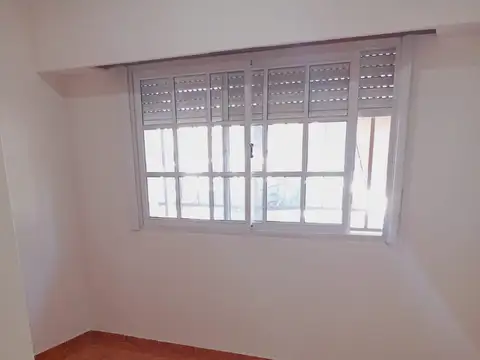 PH TIPO CASA (AL FRENTE) DE 3 AMBIENTES CON PATIO