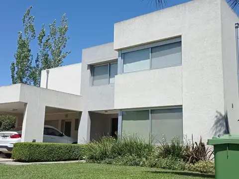 Casa en Venta en Funes, USD 690.000