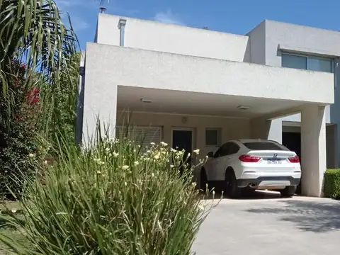 Casa en Funes Hills Cadaques. Lote 273. Piscina. Hermosa ubicación