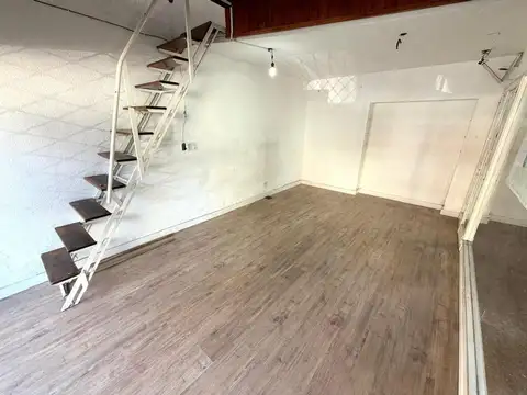 Local comercial en galería Castelar Sur