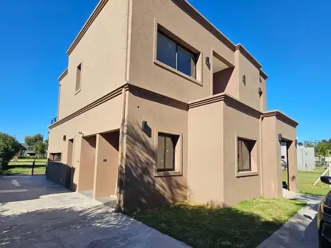 Santo Tomas, Mariano Acosta 3000