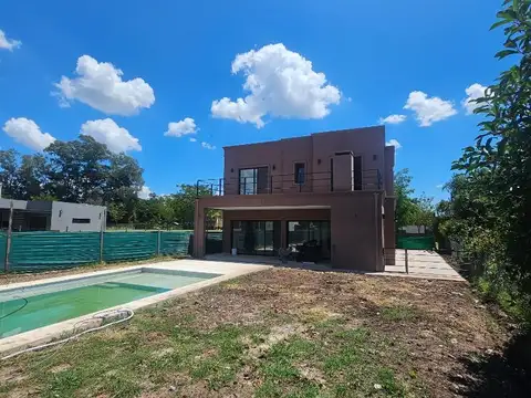 Casa en Alquiler en Santo Tomas, USD 1.600