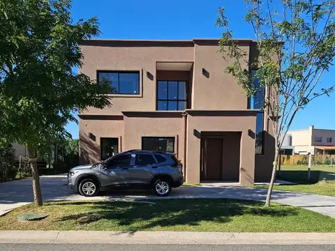 Casa en Venta en Santo Tomas , Pilar