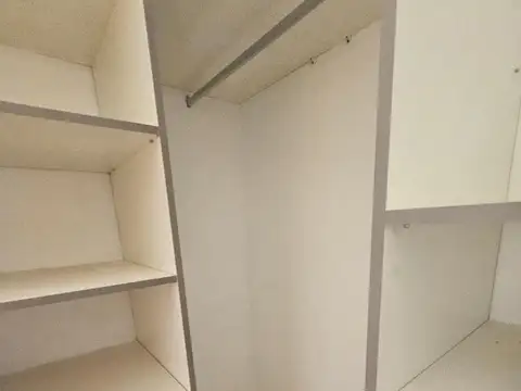 Casa en Alquiler con 2 cocheras