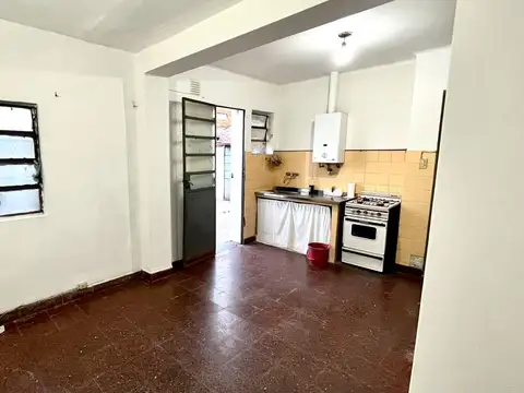 Casa 4 ambientes con 1 baño