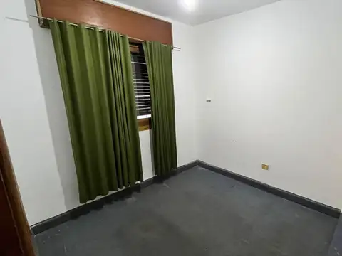 EN VENTA - CASA DE DOS DORMITORIOS CON COCHERA EN ZONA SUR - LAS HERAS
