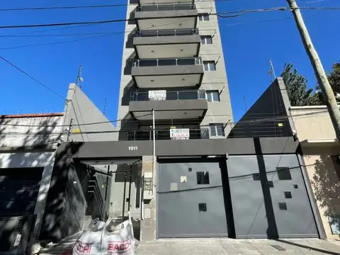 ALQUILER PISO 3 AMBIENTES CON COCHERA Y TERRAZA CON PARRILLA.