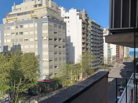 ALQUILER 24 MESES. DEPTO 2 AMB  A LA CALLE. AV LURO Y CORDOBA. MAR DEL PLATA