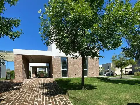 en Araucarias 200 PUERTOS
