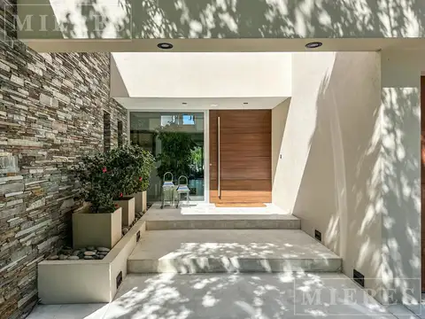 Casa 8 ambientes con 7 baños