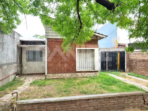 CASA A REFACCIONAR EN EXCELENTE UBICACION! A SOLO 50 M. DE AV. RATTI!