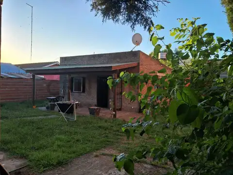 VENTA-CASA + 2 LOCALES | Inversión Inteligente y Vivienda en Parada Robles