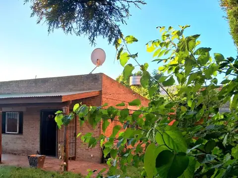 VENTA-CASA + 2 LOCALES (excelente rentabilidad en Parada Robles EX.de la Cruz