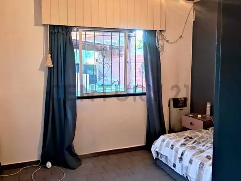 VENTA-CASA + 2 LOCALES (excelente rentabilidad en Parada Robles EX.de la Cruz