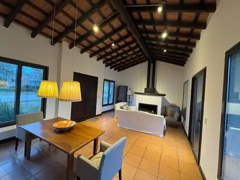 Casa 5 ambientes con 3 baños