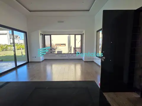 Casa en Canning Chico en una planta con piscina