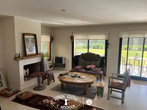 Casa 4 ambientes con 3 baños