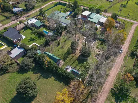 VENTA DE CASA CON 1200M2 DE TERRENO - ÁLVAREZ