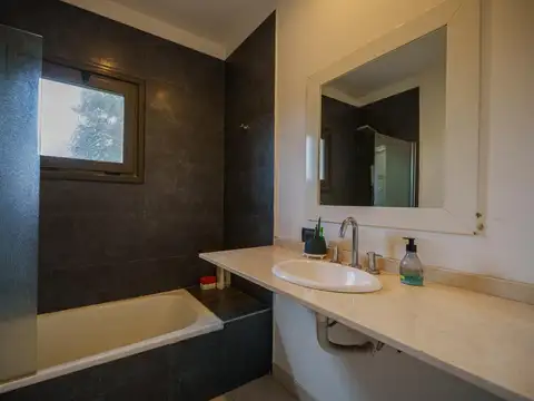 Casa en venta de 4 amb. en Larena C.C., Pilar, Gba Norte