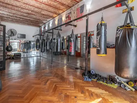 Local en Venta 69 años