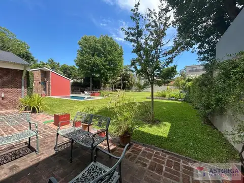 Espectacular casa en alquiler amoblada, con gran jardín y pileta - Zona premium de Martínez