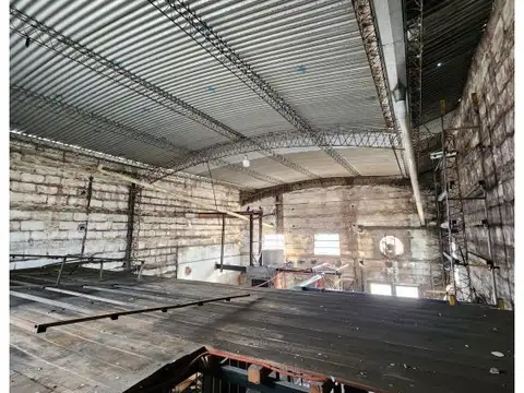 Galpon en Venta 11  mts Fondo