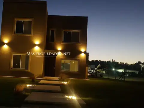 Venta Casa en El Rebenque 4 Dormitorios Canning