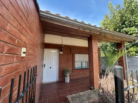 Casa 3 ambientes con 1 baño