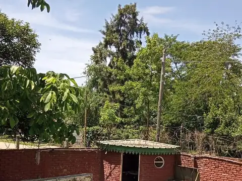 Casa en venta - 4 Dormitorios 3 Baños - 545Mts2 - Merlo