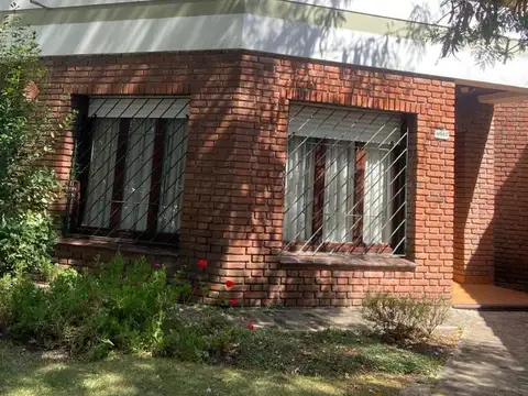 PARQUE LURO: CONFORTABLE CHALET DE 4 AMB C DEPENDENCIA