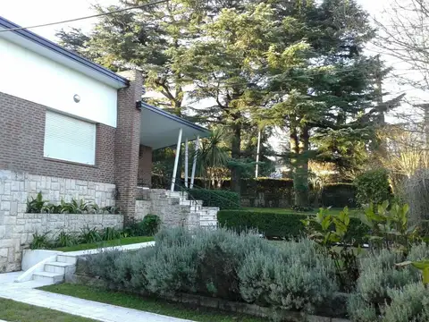 Casa en Venta con 3 cocheras