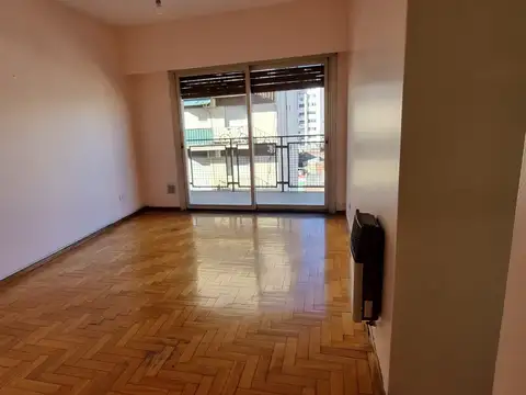 DEPTO DE 2AMB. 7º PISO AL FRENTE con balcon , cocina y baño completo c/lavadero